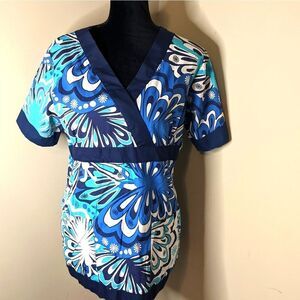 White Swan scrub top M